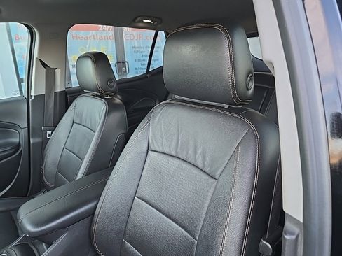 Used 2021 GMC Terrain SLT image 32