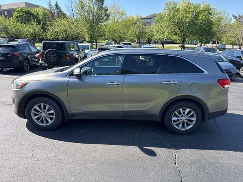 Used 2016 Kia Sorento LX w/ LX Convenience Package AWD/4WD image 4