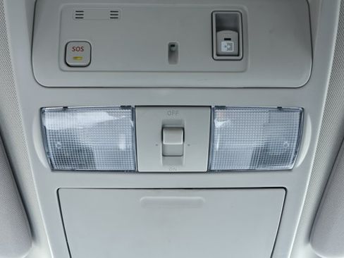Used 2024 Nissan Titan SV w/ SV Convenience Package RWD image 20