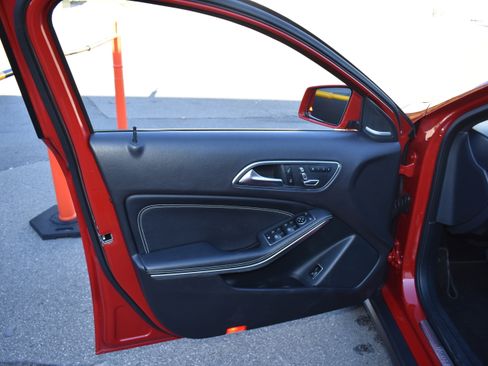 Used 2019 Mercedes-Benz GLA 250 4MATIC image 26