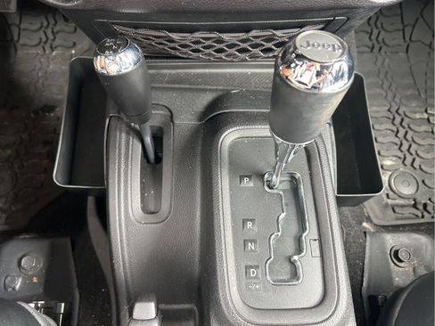 Certified 2016 Jeep Wrangler Unlimited Rubicon w/ Dual Top Group image 19