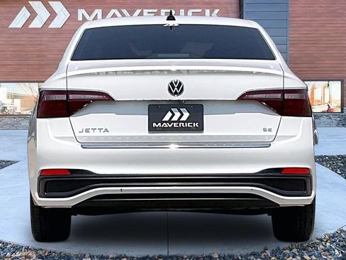 Used 2024 Volkswagen Jetta SE FWD image 6