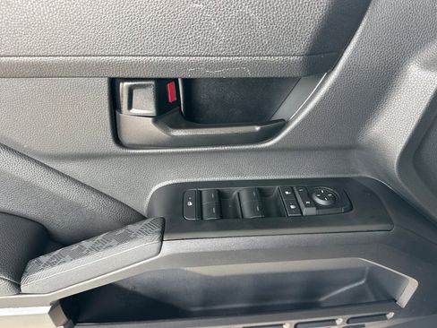 Certified 2025 Toyota Tacoma SR5 AWD/4WD image 11