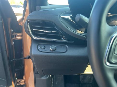 Used 2024 Buick Envista Sport Touring w/ Convenience I Package FWD image 23