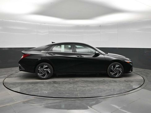 New 2026 Hyundai Elantra Limited FWD image 9