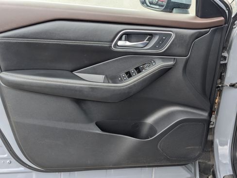 Used 2022 Nissan Rogue Platinum w/ Head-Up Display Package AWD/4WD image 14