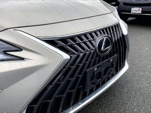 Certified 2024 Lexus ES 350 w/ Premium Package image 29