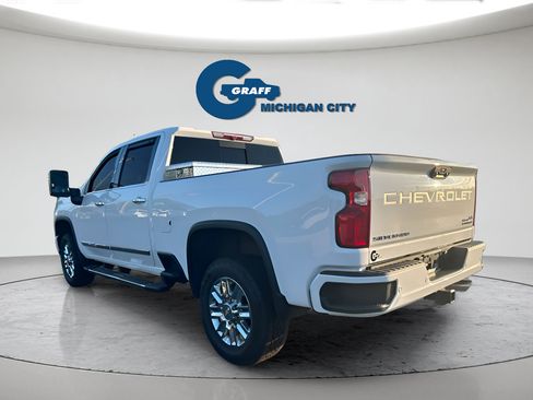 Used 2024 Chevrolet Silverado 2500 High Country AWD/4WD image 3