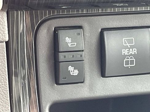 Used 2017 Chevrolet Traverse LT FWD image 23