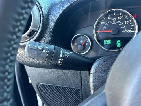 Used 2013 Jeep Wrangler Freedom Edition image 25