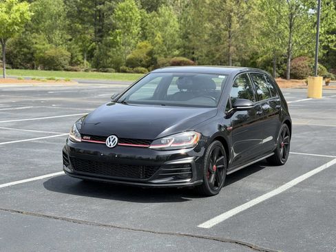 Used 2019 Volkswagen GTI SE image 3