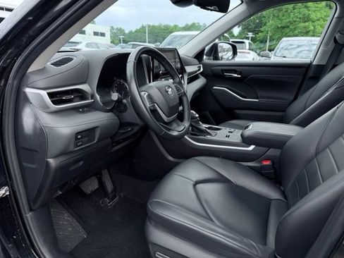 Used 2024 Toyota Highlander XLE AWD/4WD image 21