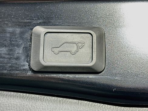 Used 2021 Toyota RAV4 XLE Premium AWD/4WD image 29