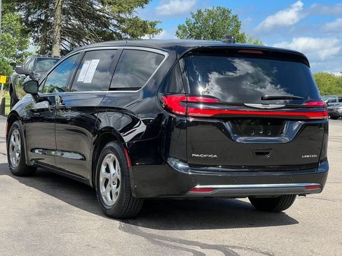 Used 2024 Chrysler Pacifica Limited FWD image 12