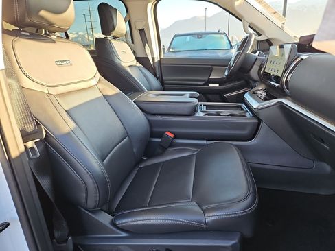 Used 2025 Ford Expedition Max Platinum image 35