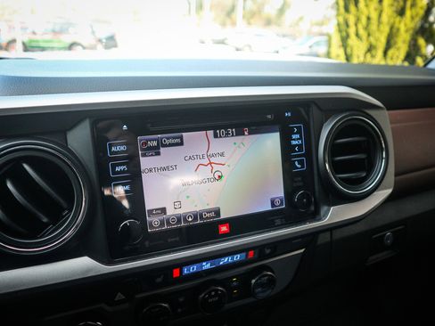 Used 2016 Toyota Tacoma Limited image 25