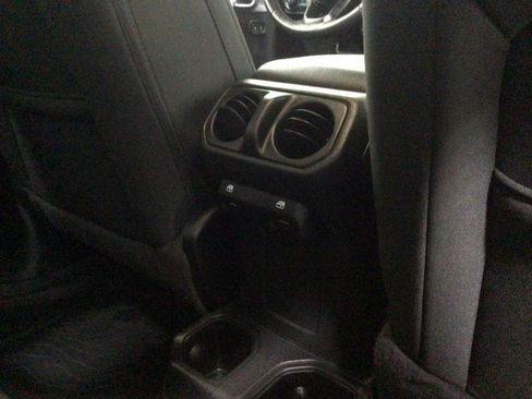 Used 2022 Jeep Gladiator Sport AWD/4WD image 27