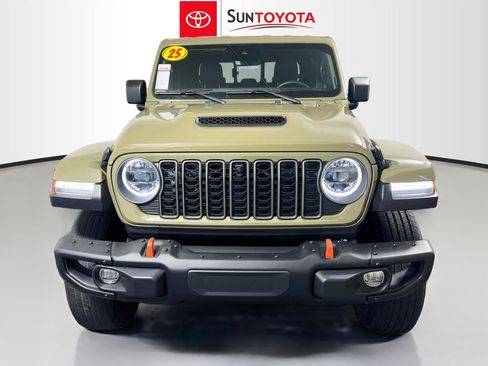 Used 2025 Jeep Gladiator Mojave AWD/4WD image 10