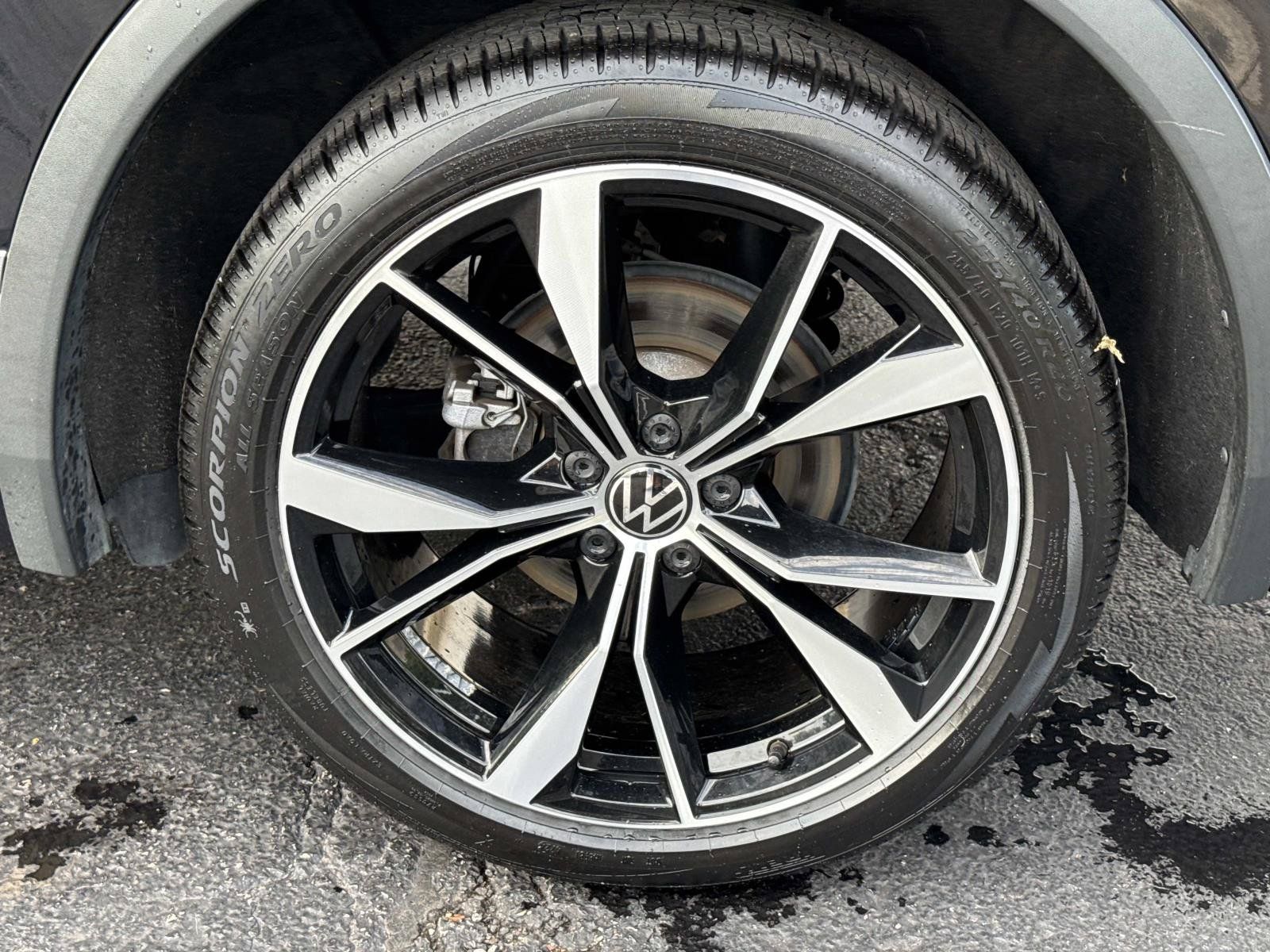 Used 2024 Volkswagen Tiguan SEL R-Line AWD/4WD image 12
