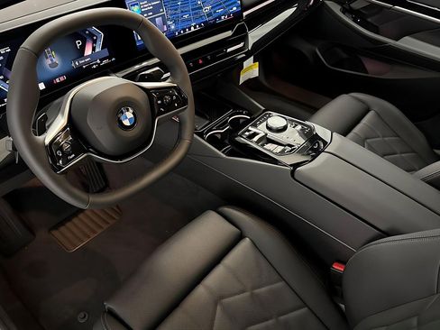 Used 2026 BMW 530i w/ Premium Package image 4