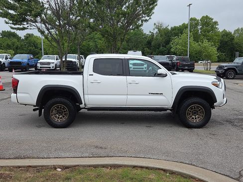 Used 2022 Toyota Tacoma SR5 w/ Trail Edition AWD/4WD image 6