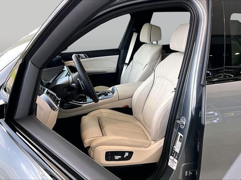 Used 2025 BMW X7 xDrive40i w/ M Sport Package AWD/4WD image 7