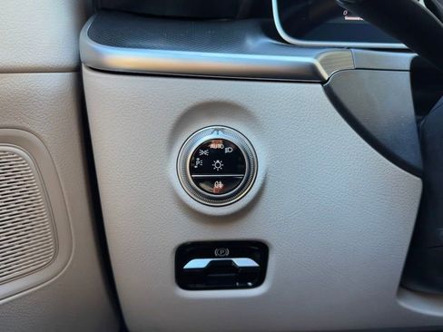 Used 2025 Mercedes-Benz C 300 Sedan image 21