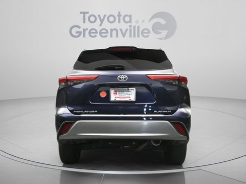 Used 2022 Toyota Highlander Platinum FWD image 10
