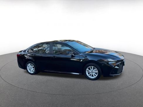 Used 2025 Toyota Camry LE image 2