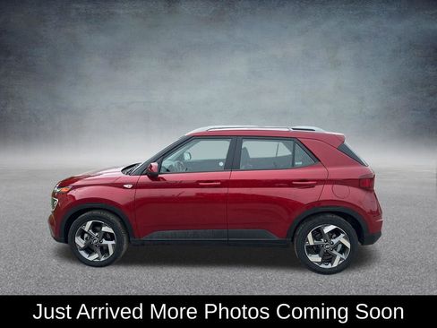 Used 2025 Hyundai Venue Limited FWD image 2