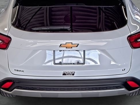 Used 2025 Chevrolet Trax LT w/ Driver Confidence Package image 12