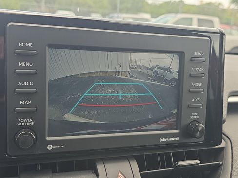 Used 2021 Toyota RAV4 XLE w/ Convenience Package FWD image 4