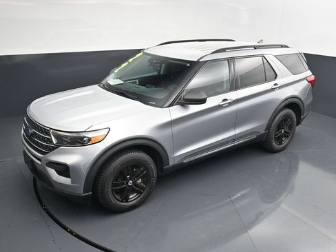 Used 2022 Ford Explorer XLT AWD/4WD image 25