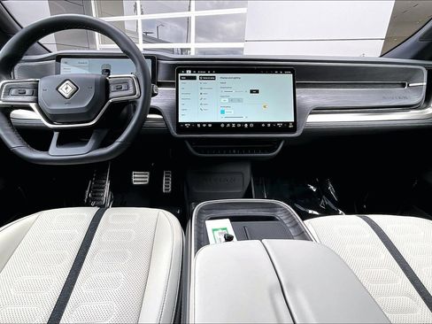 Used 2025 Rivian R1S Premium image 15