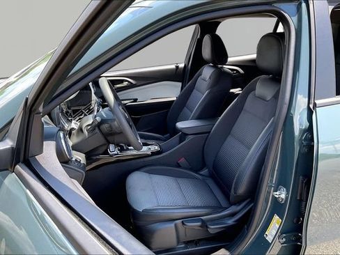 Used 2025 Chevrolet Trax LT FWD image 15