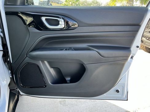 New 2026 Jeep Compass Latitude image 23