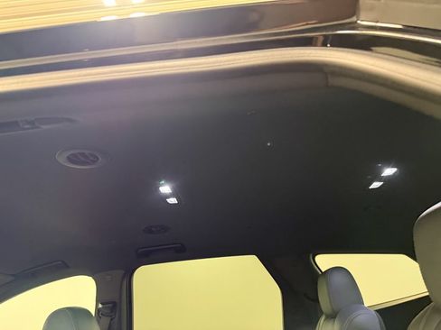 Used 2023 Buick Enclave Essence AWD/4WD image 10