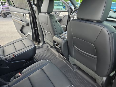 Used 2026 Buick Enclave Avenir w/ Super Cruise Package FWD image 11