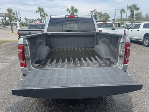 Used 2019 RAM 1500 Laramie AWD/4WD image 6
