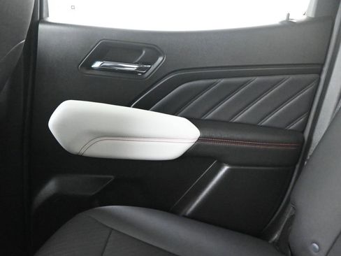 Used 2024 GMC Canyon AT4X image 32