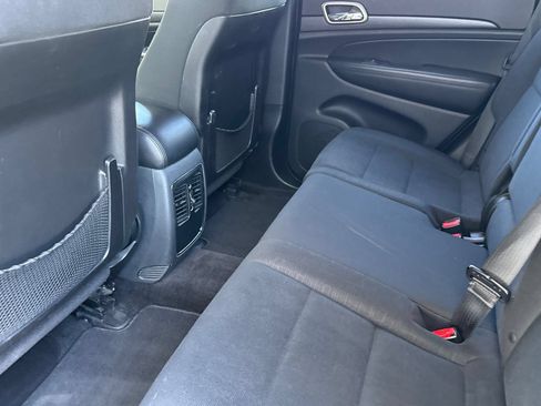 Used 2015 Jeep Grand Cherokee Laredo w/ Quick Order Package 23E AWD/4WD image 12