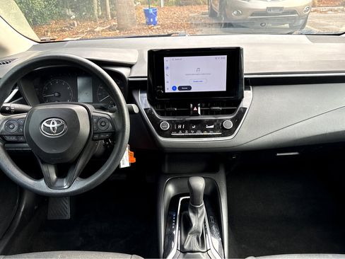 Used 2023 Toyota Corolla LE image 4