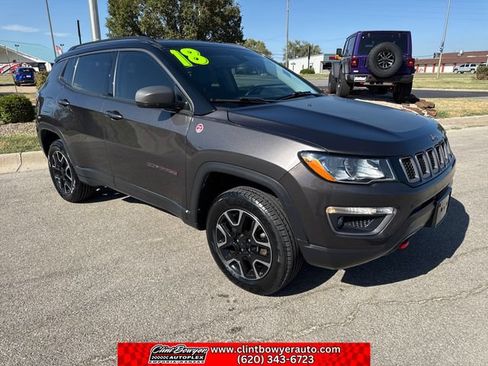 Used 2018 Jeep Compass Trailhawk w/ Leather Interior Group AWD/4WD image 8