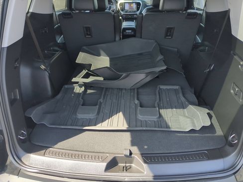 Certified 2023 GMC Acadia SLT w/ Preferred Package FWD image 24