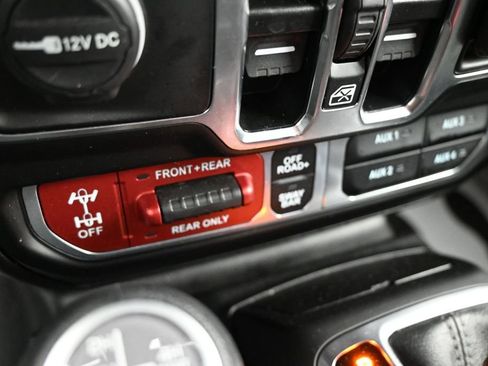Used 2025 Jeep Wrangler Unlimited Rubicon 4xe w/ Convenience Group AWD/4WD image 20