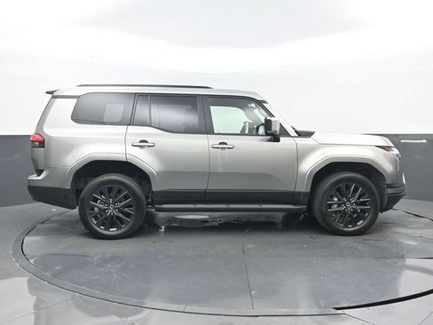 Used 2024 Lexus GX 550 w/ Cold Area Package AWD/4WD image 2