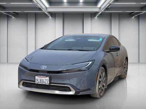 Used 2024 Toyota Prius Prime FWD image 3