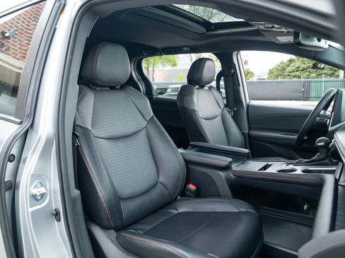 Used 2023 Toyota Sienna XSE FWD image 26