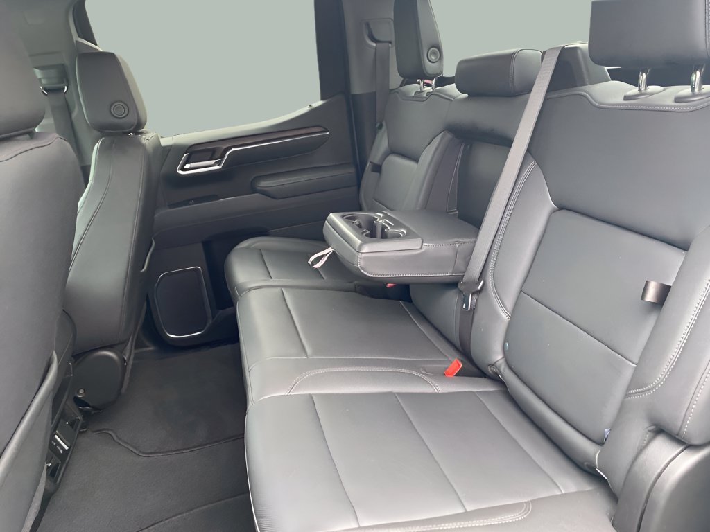 Used 2025 GMC Sierra 1500 SLT AWD/4WD image 9
