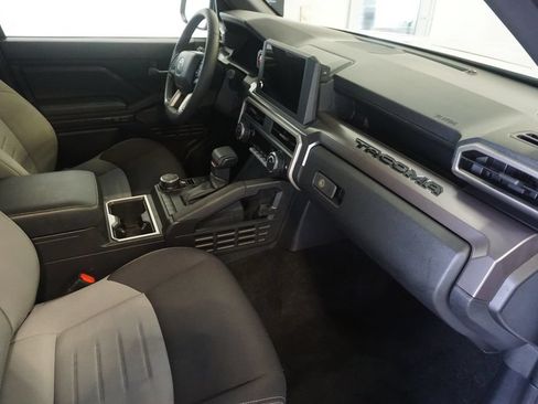 Used 2025 Toyota Tacoma TRD Sport AWD/4WD image 24
